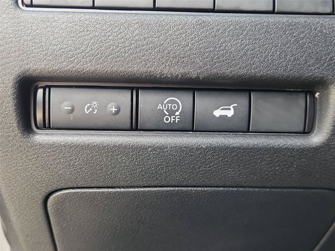 Used 2024 Nissan Rogue SV w/ SV Premium Package FWD image 17