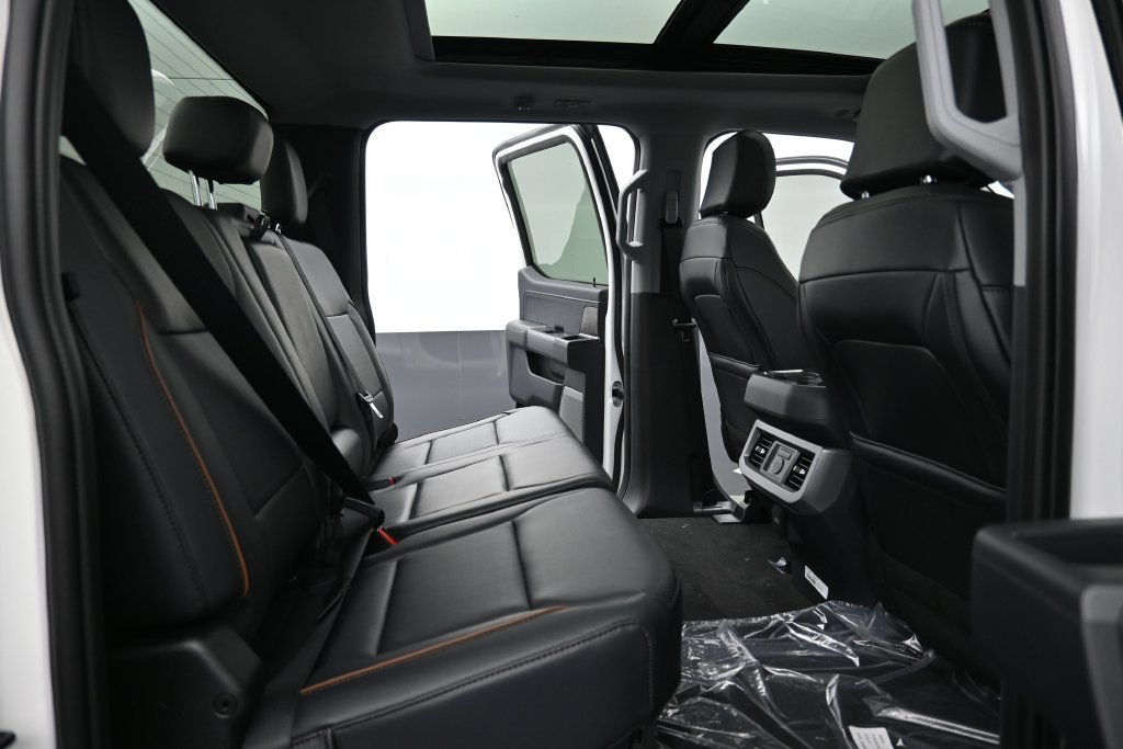 New 2026 Ford F250 Lariat w/ Black Appearance Package AWD/4WD image 9