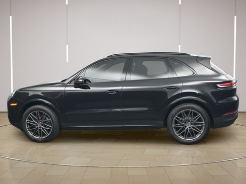 Certified 2025 Porsche Cayenne AWD/4WD image 2