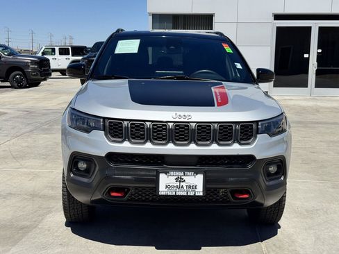 Used 2024 Jeep Compass Trailhawk AWD/4WD image 2