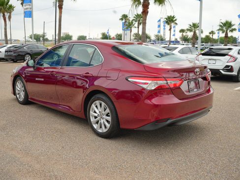 Used 2018 Toyota Camry LE FWD image 6