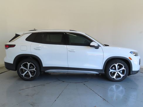 New 2026 Volkswagen Tiguan SE image 2