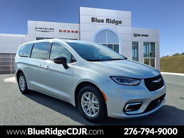 Used 2024 Chrysler Pacifica Touring-L FWD image 1