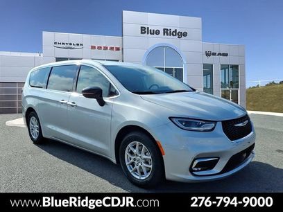 Used 2024 Chrysler Pacifica Touring-L