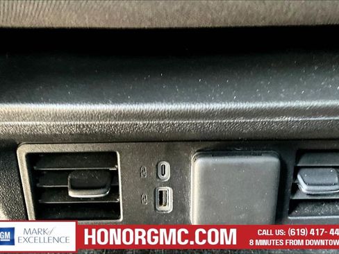 Used 2024 GMC Sierra 2500 SLE w/ SLE Convenience Package AWD/4WD image 11