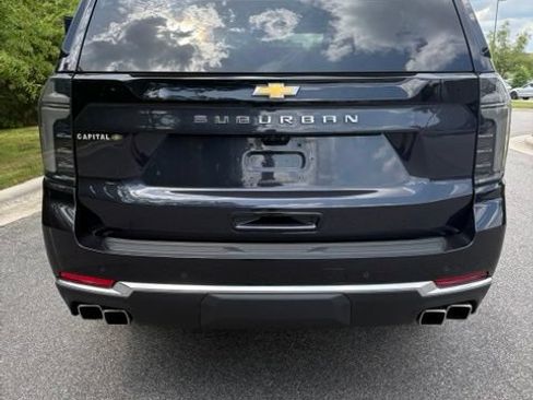 Used 2025 Chevrolet Suburban High Country AWD/4WD image 9