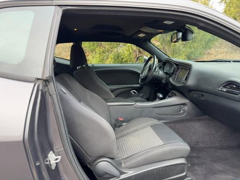 Used 2016 Dodge Challenger SXT w/ Sound Group image 10