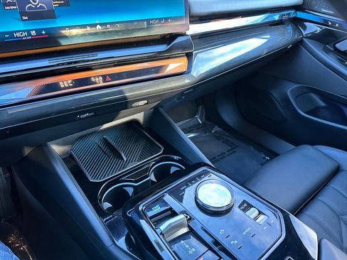 Used 2025 BMW i5 xDrive40 image 17