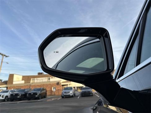 Certified 2023 Cadillac XT4 Luxury w/ Cold Weather Package image 14