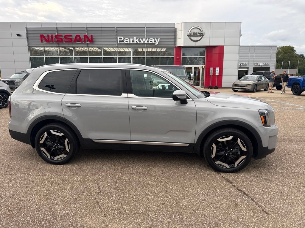 Used 2025 Kia Telluride EX AWD/4WD image 1