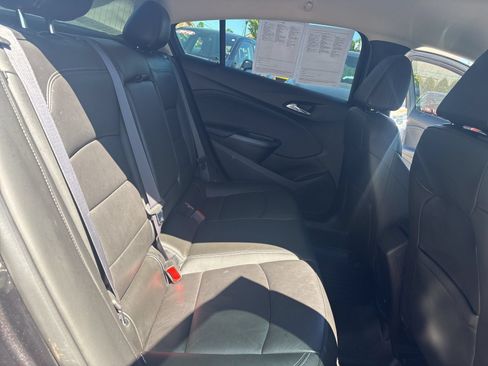 Used 2017 Chevrolet Cruze Premier FWD image 17