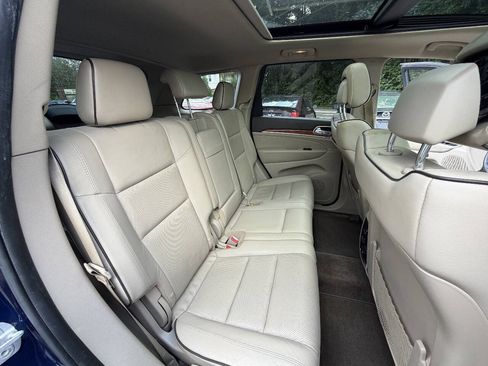 Used 2013 Jeep Grand Cherokee Overland w/ Advance Technology Group RWD image 16