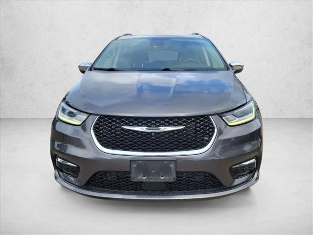 Used 2021 Chrysler Pacifica Limited w/ Uconnect Theater Family Group AWD/4WD image 2