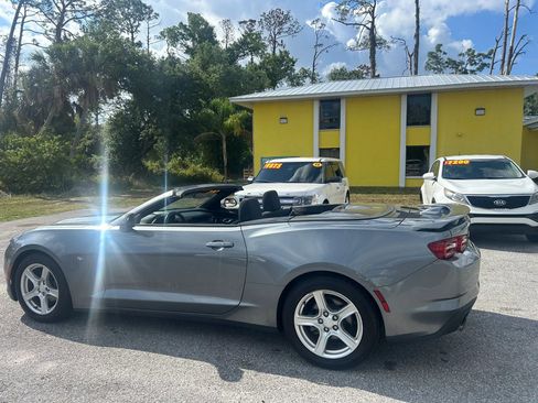 Used 2020 Chevrolet Camaro LT RWD image 30