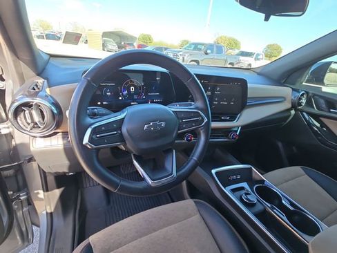 Used 2025 Chevrolet Equinox ACTIV image 16