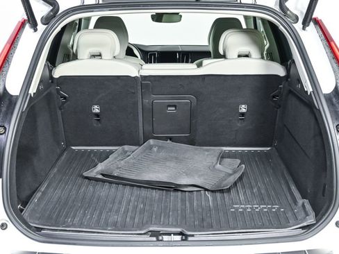 Certified 2023 Volvo XC60 B5 Plus w/ Protection Package Premier FWD image 32