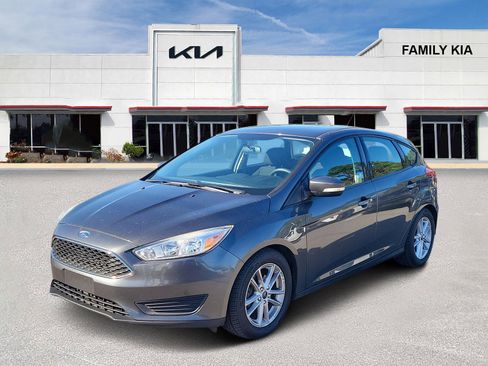 Used 2016 Ford Focus SE image 3