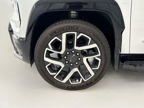 New 2025 Chevrolet Silverado EV RST image 27