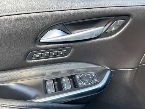 Used 2025 Cadillac XT4 Premium Luxury image 19