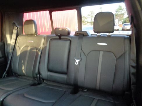 Used 2015 Ford F150 Platinum w/ Equipment Group 701A Luxury AWD/4WD image 9
