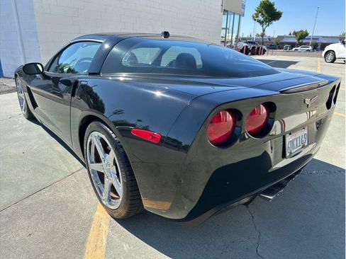 Used 2005 Chevrolet Corvette Coupe w/ Preferred Equipment Group RWD image 9