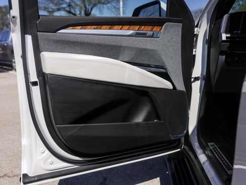 Certified 2025 Cadillac Escalade ESV Sport Platinum image 22