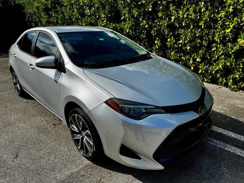 Used 2018 Toyota Corolla LE image 2
