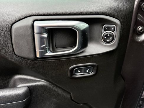 Used 2025 Jeep Wrangler Unlimited Rubicon w/ Safety Group image 14