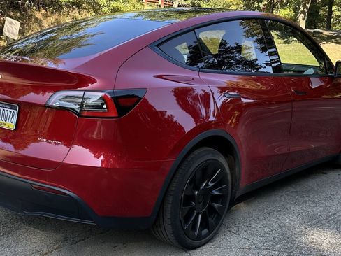 Used 2021 Tesla Model Y Long Range image 5