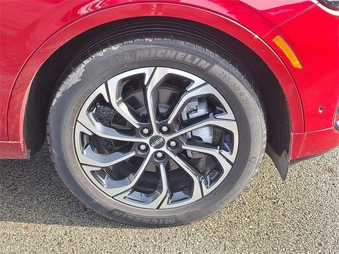 Certified 2024 Lincoln Nautilus Reserve image 8