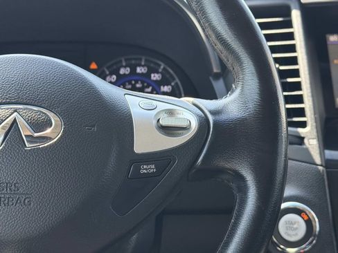 Used 2017 INFINITI QX70 AWD image 12