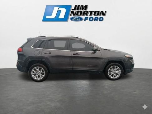 Used 2018 Jeep Cherokee Latitude Plus FWD image 11