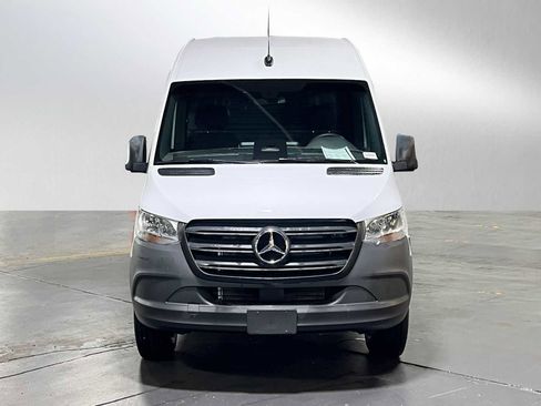 Used 2025 Mercedes-Benz Sprinter 2500 image 8