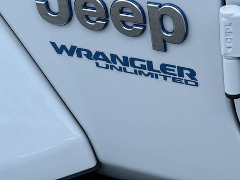 Certified 2022 Jeep Wrangler Unlimited Sahara AWD/4WD image 19
