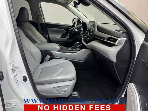 Used 2022 Toyota Highlander XLE image 23