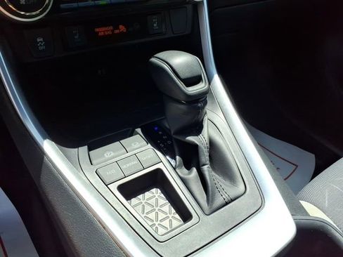 Used 2019 Toyota RAV4 XLE w/ Convenience Package FWD image 15