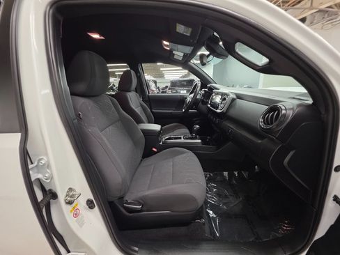 Used 2018 Toyota Tacoma TRD Sport w/ Technology Package AWD/4WD image 24