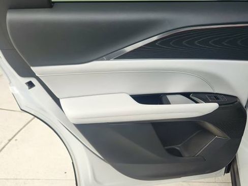 Used 2024 Cadillac Lyriq Luxury image 33