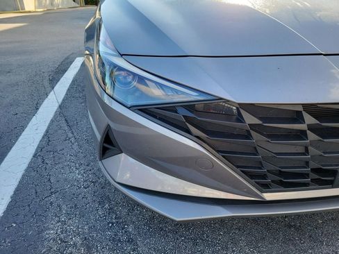 Used 2023 Hyundai Elantra SEL w/ Convenience Package FWD image 10