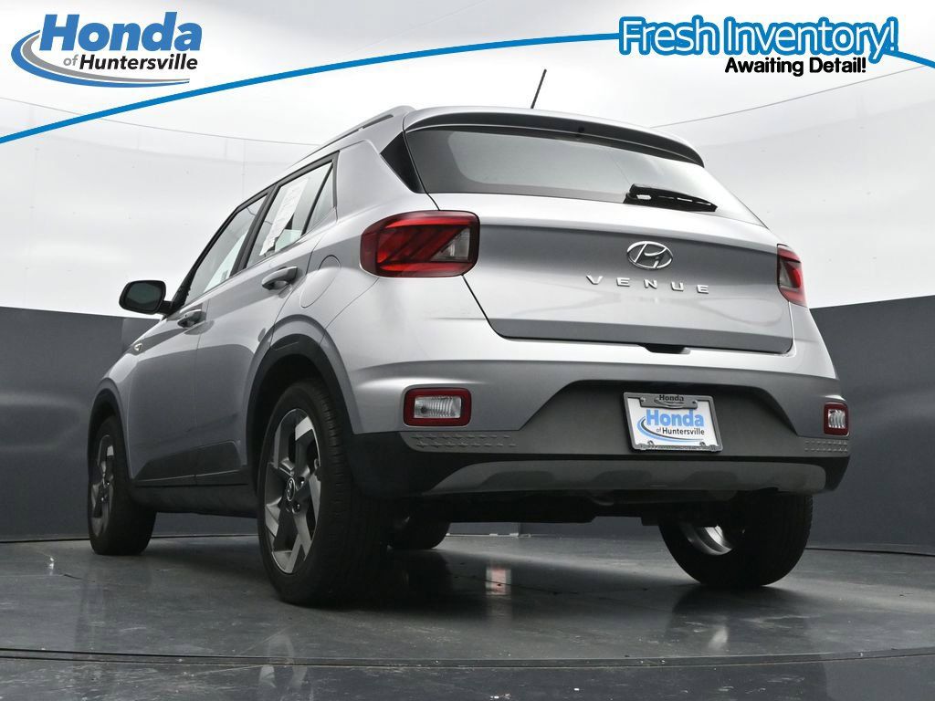 Used 2025 Hyundai Venue SEL FWD image 31