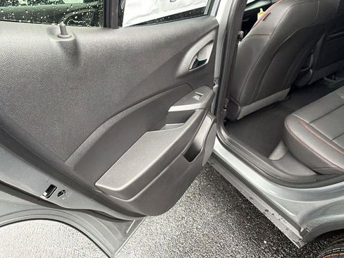 New 2026 Chevrolet Trax RS w/ Sunroof Package FWD image 16