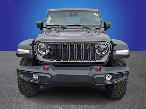 Used 2025 Jeep Wrangler Unlimited Rubicon w/ Convenience Group AWD/4WD image 2