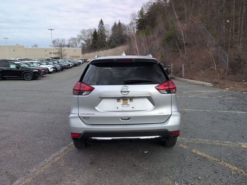 Used 2018 Nissan Rogue SV w/ Premium Package image 6