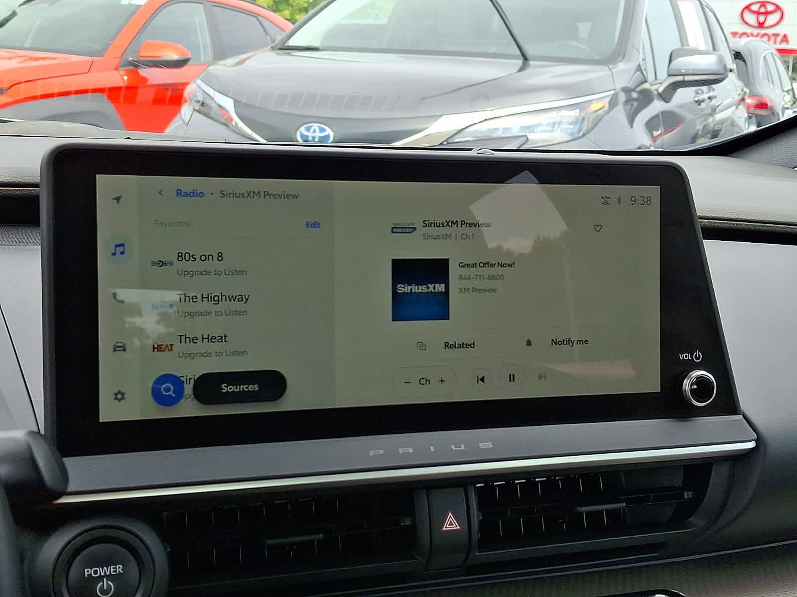 Certified 2025 Toyota Prius XLE FWD image 21