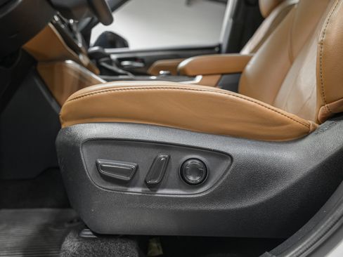 Used 2024 Toyota Highlander Platinum image 12