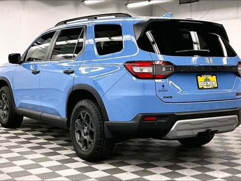 Used 2023 Honda Pilot TrailSport image 2