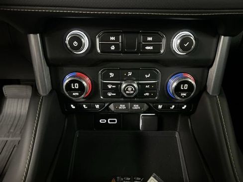 Certified 2023 GMC Yukon XL SLT w/ SLT Luxury Package AWD/4WD image 18