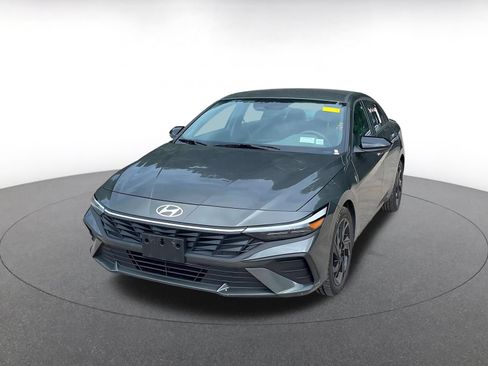 Used 2026 Hyundai Elantra Sport FWD image 4