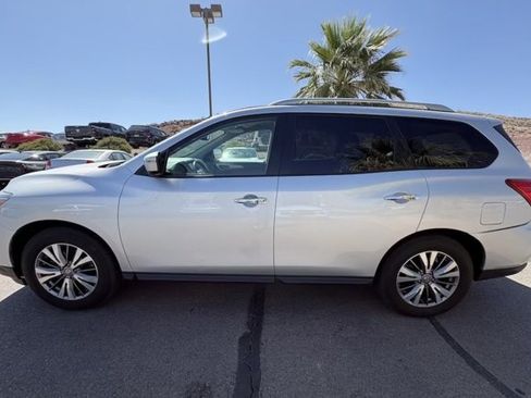 Used 2019 Nissan Pathfinder SL FWD image 2