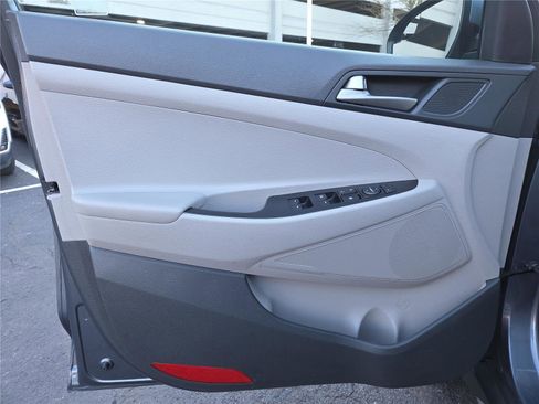 Used 2018 Hyundai Tucson SEL image 12